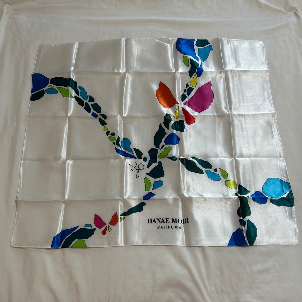 Hanae Mori Parfums White Polysatin Square Scarf Abstract Geometric Butterfly 23"